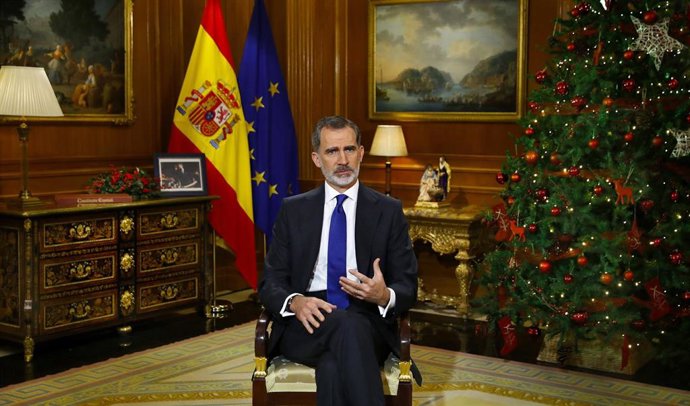 El Rey Felipe VI da su discurso de Nochebuena en el Palacio de la Zarzuela, en Madrid (España) a 24 de diciembre de 2020.