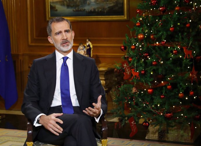 El Rey Felipe VI da su discurso de Nochebuena en el Palacio de la Zarzuela, en Madrid (España) a 24 de diciembre de 2020.
