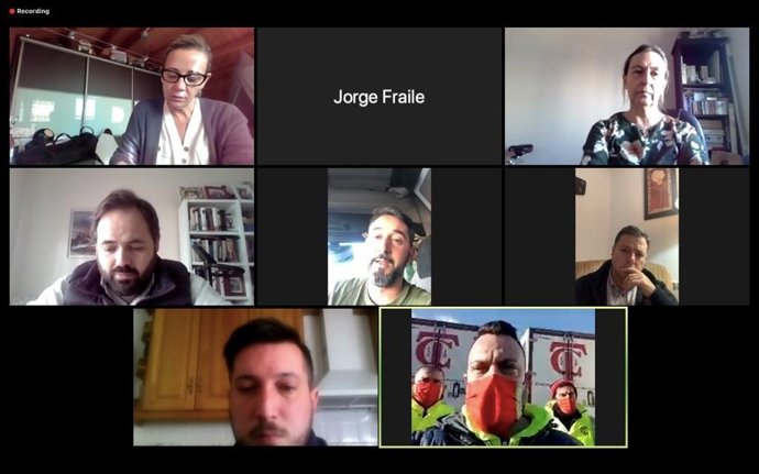 El presidente del PP de C-LM, en una video conferencia con algunos de los afectados que se encuentran bloqueados en el aeropuerto británico de Manston.