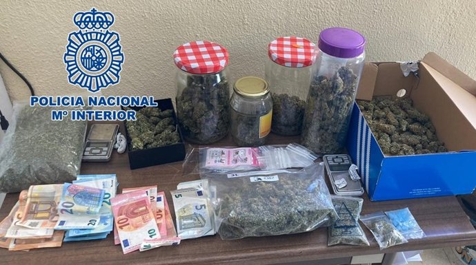 Nota De Prensa: "La Policía Nacional Desmantela Un Punto De Venta De Diferentes Clases De Droga En Un Piso De Estudiantes De La Zona Centro"
