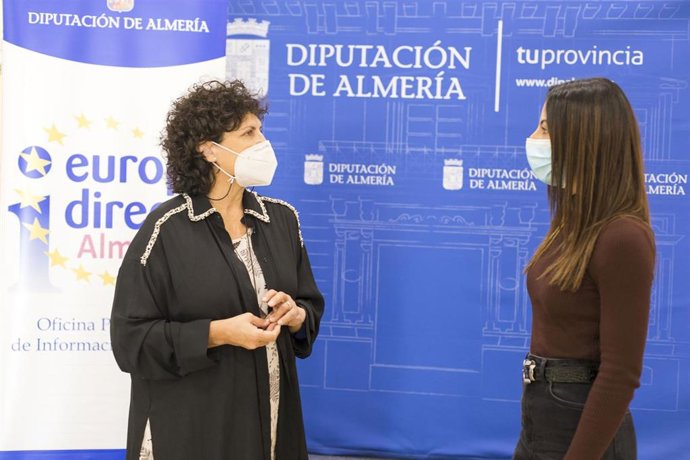 Carmen Navarro Diputada Delegada Especial de Empleo, Promoción Económica, Iniciativas Europeas, Comercio y Empresa despide a voluntaria Europea