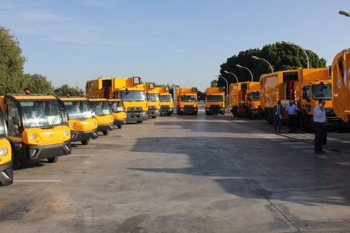 Imagen de archivo de vehículos de limpieza de Lipasam.