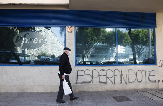 Foto de archivo de la fachada de la Sede farmacéutica Pfizer en Málaga (Andalucía, España).