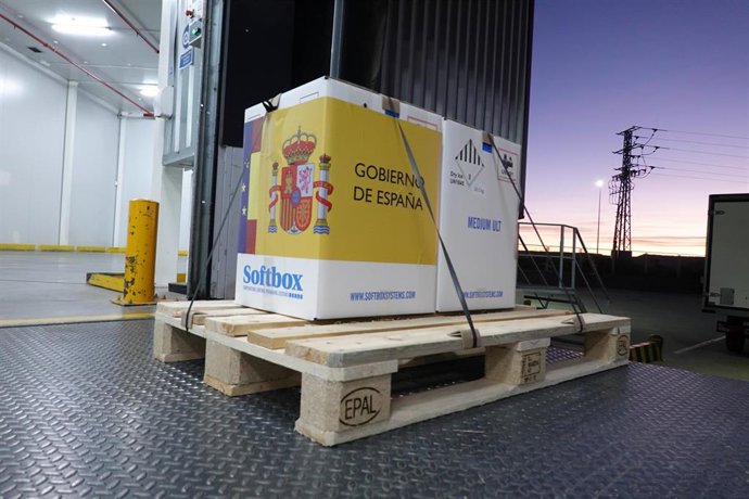 Llegan las primeras dosis de la vacuna contra el COVID-19 a España, en Guadalajara (Castilla-La Mancha, España) a 26 de diciembre de 2020. El camión que las transportaba desde Bélgica ha llegado al almacén de Guadalajara a las 07:29 de este sábado. 
