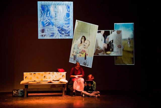 La obra de teatro 'La Nube Blanca' explica el alzheimer a los niños en un contexto en el que profundiza en la relación de amor existente entre abuelos y nietos
