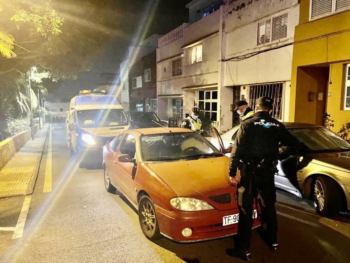 Control de la Policía Local de La Laguna durante la noche de Navidad