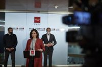 Ayuso carga contra la "irresponsabilidad" del Gobierno ante cepa británica y el "coladero" que es Barajas