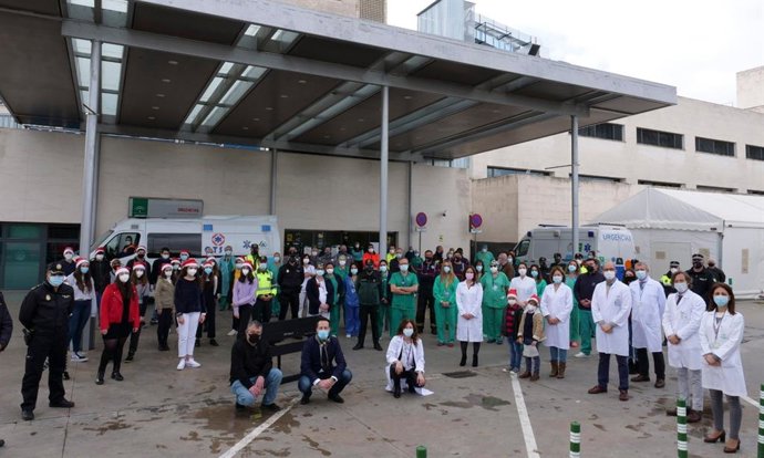 Imagen del 14 de diciembre de profesionales del Hospital Reina Sofía, a quienes se ha dedicado un villancico.