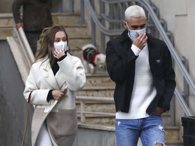 Ester Expósito y Alejandro Speitzer