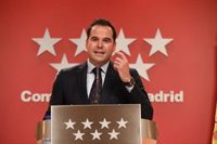 Aguado, tras las primeras vacunas: "Hoy es un día para recordar. El principio del fin de este maldito virus"