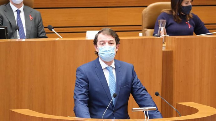 El presidente de la Junta, Alfonso Fernández Mañueco, en su comparecencia en las Cortes.
