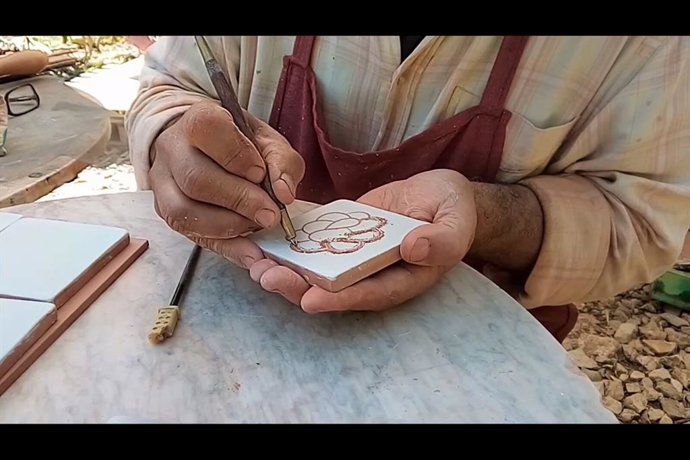 Imagen del vídeo enviado a la Ponencia Técnica de Artesanía por parte del artesano, ceramista y pintor Jesús Galve Barrachina.