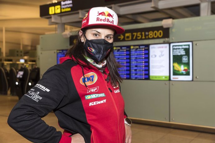 Laia Sanz antes de partir hacia el Dakar 2021 en Arabia Saudí