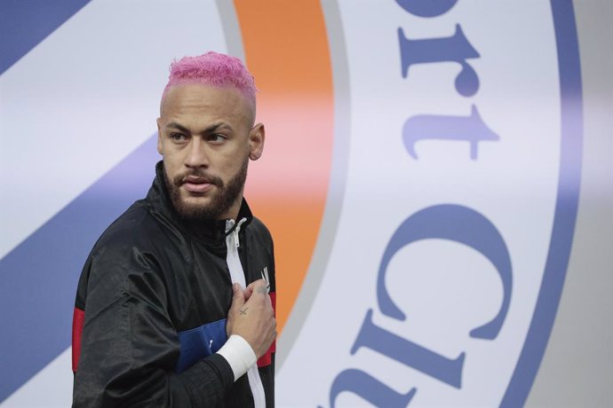 NEYMAR DA SILVA SANTOS JUNIOR - NEYMAR JR (PSG) with pink hair and Basketball jersey to tribute to death Kobe Bryan (24) during the French championship L1 football match between Paris Saint-Germain and Montpellier on February 01, 2020 at Parc des Prince