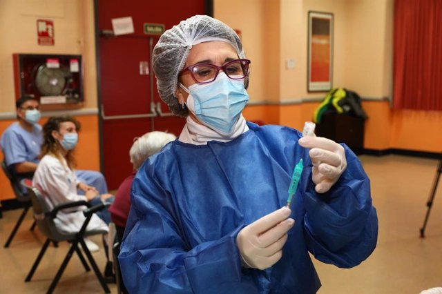 La primera vacunación ha tenido lugar en la Residencia 'Romareda', del IASS.