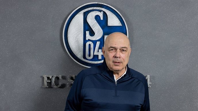 Christian Gross, nuevo entrenador del Schalke 04