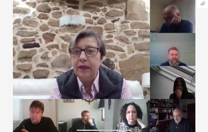 Rosa Quintana en una reunión con el sector pesquero