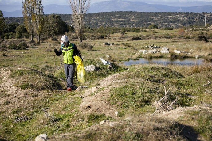 Los 'Héroes LIBERA' caracterizan casi 400 objetos en dos puntos de La Rioja