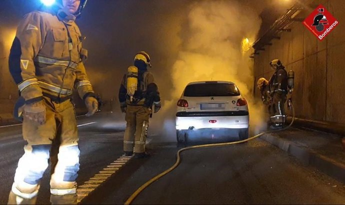 Incendio del coche en el Túnel de San Juan