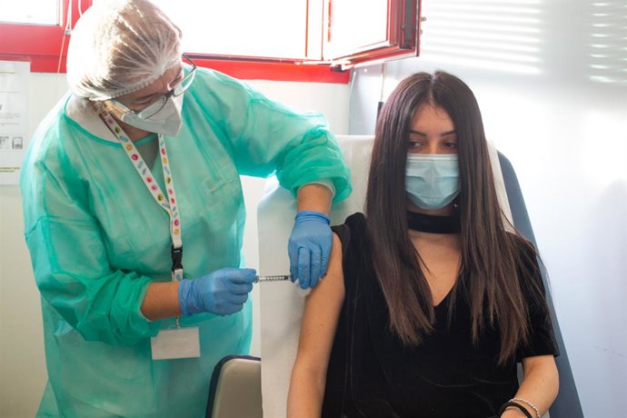 Vacunación contra el coronavirus en Módena, Italia