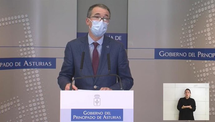 El consejero de Salud, Pablo Fernández Muñiz, en rueda de prensa.