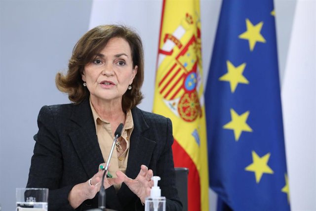 La vicepresidenta primera del Gobierno, ministra de la Presidencia, Relaciones con las Cortes y Memoria Democrática, Carmen Calvo, comparece en rueda de prensa posterior al Consejo de Ministros en Moncloa, Madrid (España), a 22 de diciembre de 2020.