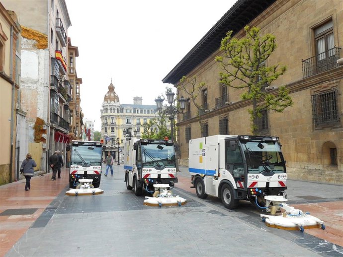 Limpieza viaria de FCC en Oviedo