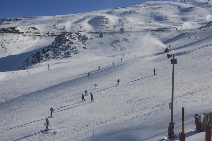 Esquiadores  en la estación de esquí de Sierra Nevada en una imagen de archivo
