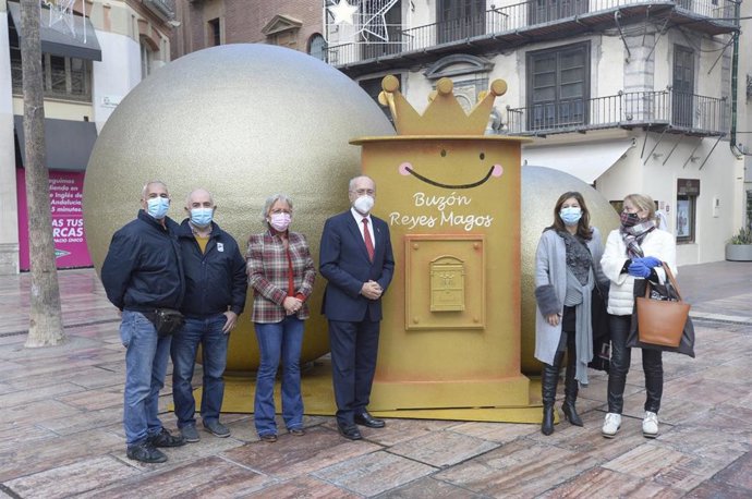 Buzón instalado por el Ayuntamiento en el distrito centro de la ciudad para que los niños de Málaga pueden depositar sus cartas a Sus majestades los Reyes Magos de Oriente