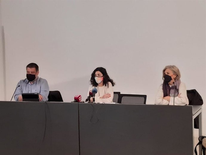 (I-D) La Presidenta De Memria De Mallorca, M. Antnia Oliver; La Consellera De Administraciones Públicas Y Modernización, Isabel Castro Y El Secretario Autonómico De Memoria Democrática Y Buen Gobierno, Jesús Jurado.