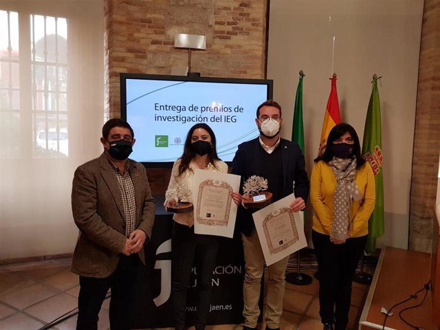 Los premios Cronista Cazabán y de Investigación Agraria y Medioambiental del IEG, han recaído este año en Raquel Tovar y José María García, respectivamente