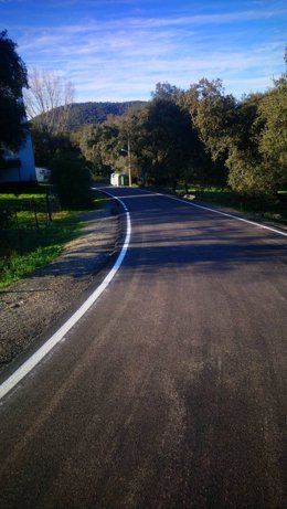 finaliza las obras de mejora en dos carreteras de Almonaster la Real. 