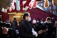 Aguado cree que la vacuna es un "rayo de luz" y espera que no haya más retrasos en su reparto