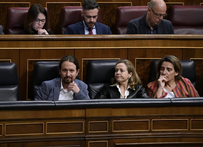(I-D)  El vicepresidente del Gobierno de Derechos Sociales y Agenda 2030, Pablo Iglesias; la Vicepresidenta Tercera del Gobierno y Ministra de Asuntos Económicos y Transformación Digital, Nadia Calviño; la vicepresidenta cuarta y ministra para la Transi