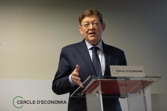 El presidente de la Comunidad Valenciana, Ximo Puig, participa en el ciclo de conferencias 'España en el contexto geopolítico de la 'post pandemia' en el Cercle d'Economia, Barcelona, Catalunya (España), a 1 de diciembre de 2020.