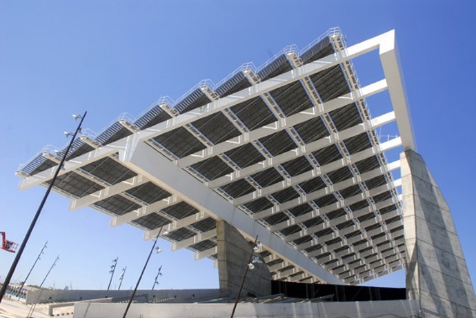Placa solar situada en el recinto del Forum
