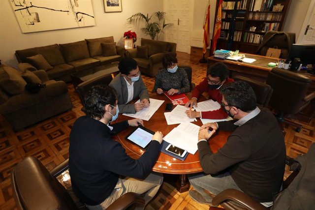 Reunión sobre presupuestos con el PSPV en la Diputación de Alicante