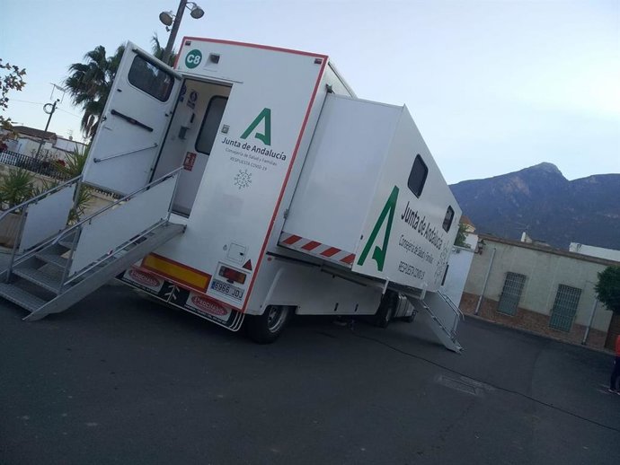 Unidad móvil de covid-19 en el municipio de Íllar (Almería)