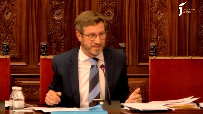 El portavoz del PP en la Diputación de Jaén, Miguel Contreras, en el pleno.