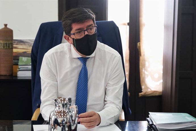 El vicepresidente de la Junta de Andalucía y consejero de Turismo, Regeneración, Justicia y Administración Local, Juan Marín en la reunión del Consejo Escolar de Andalucía. Sevilla a 28 de diciembre 2020