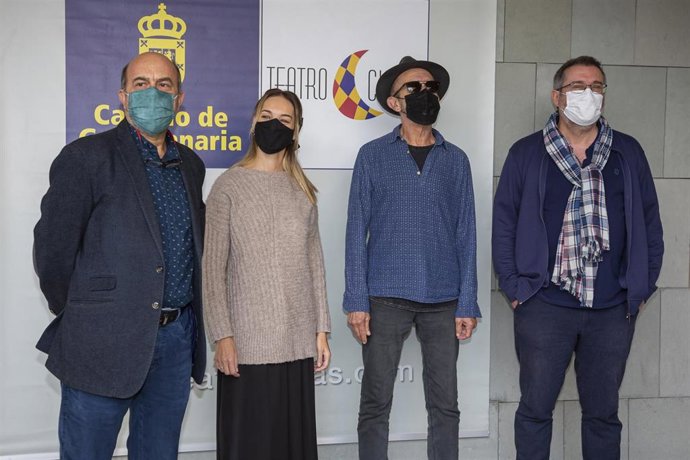 Piedra Pómez presenta su nuevo espectáculo en el Teatro Cuyás junto a la consejera de Cultura del Cabildo de Gran Canaria, Guacimara Medina