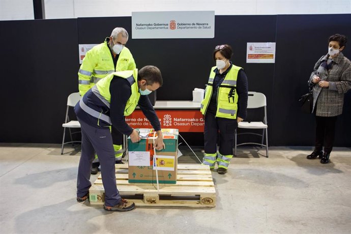 Llegada a Navarra de las primeras dosis de la vacuna frente al Covid-19, que se han comenzado a administrar este domingo, 27 de diciembre, en la Residencia 'El Vergel' de Pamplona.