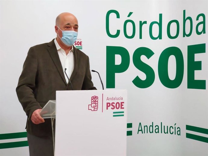 Antonio Ruiz en la sede del PSOE de Córdoba.