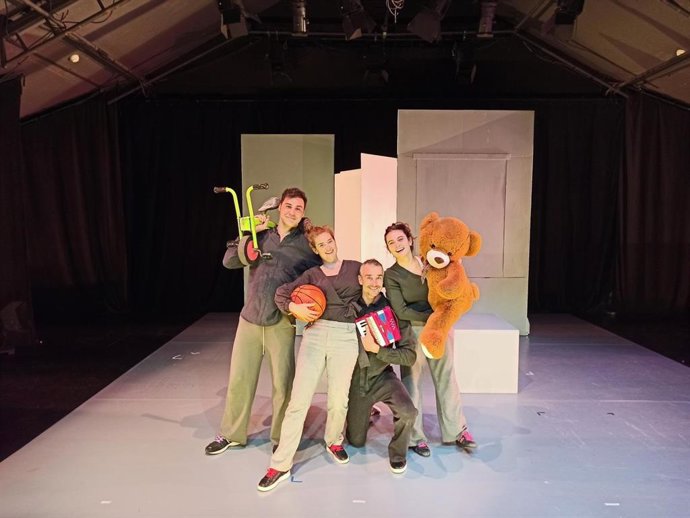 El elenco de 'Les Petites Coses', una coproducción del Teatre Principal de Palma y la compañía La Mecnica.