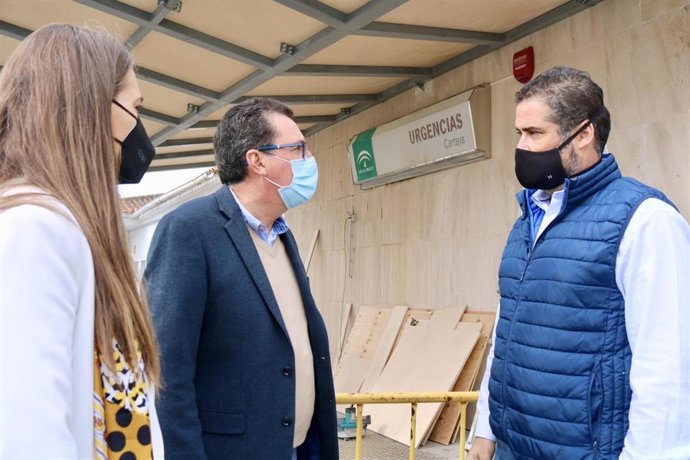 El presidente del Partido Popular de Huelva, Manuel Andrés González, en las obras del centro de salud de Cartaya,