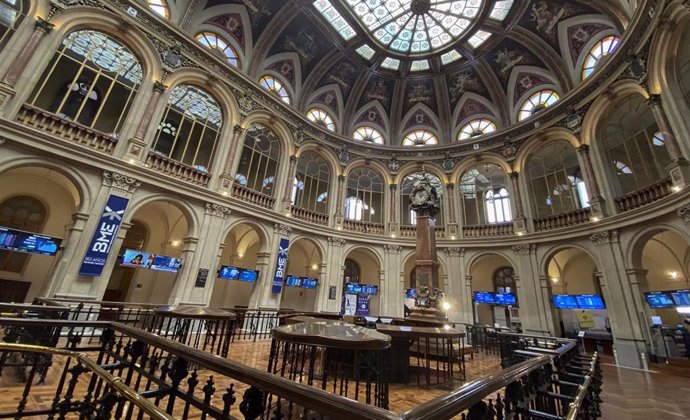 Visión general del interior del Palacio de la Bolsa de Madrid.