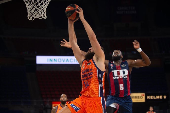Dubljevic anota en el Baskonia - Valencia Basket