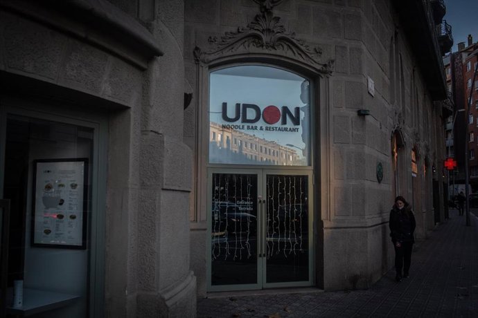 Un restaurante cerrado en Barcelona, Catalunya (España), a 21 de diciembre de 2020. 