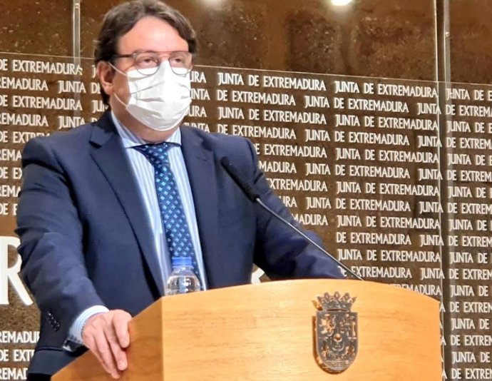 El vicepresidente segundo de la Junta y consejero de Sanidad, José María Vergeles