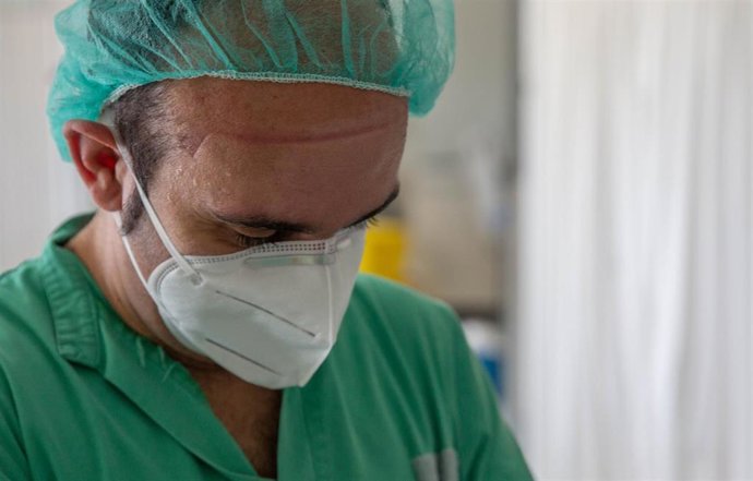 Personal sanitario con mascarilla